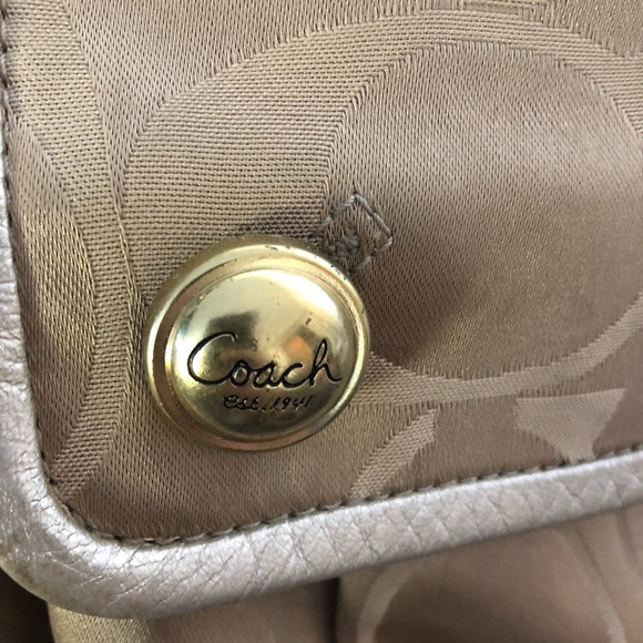 Gold Coach Purse - Picture 6 of 9